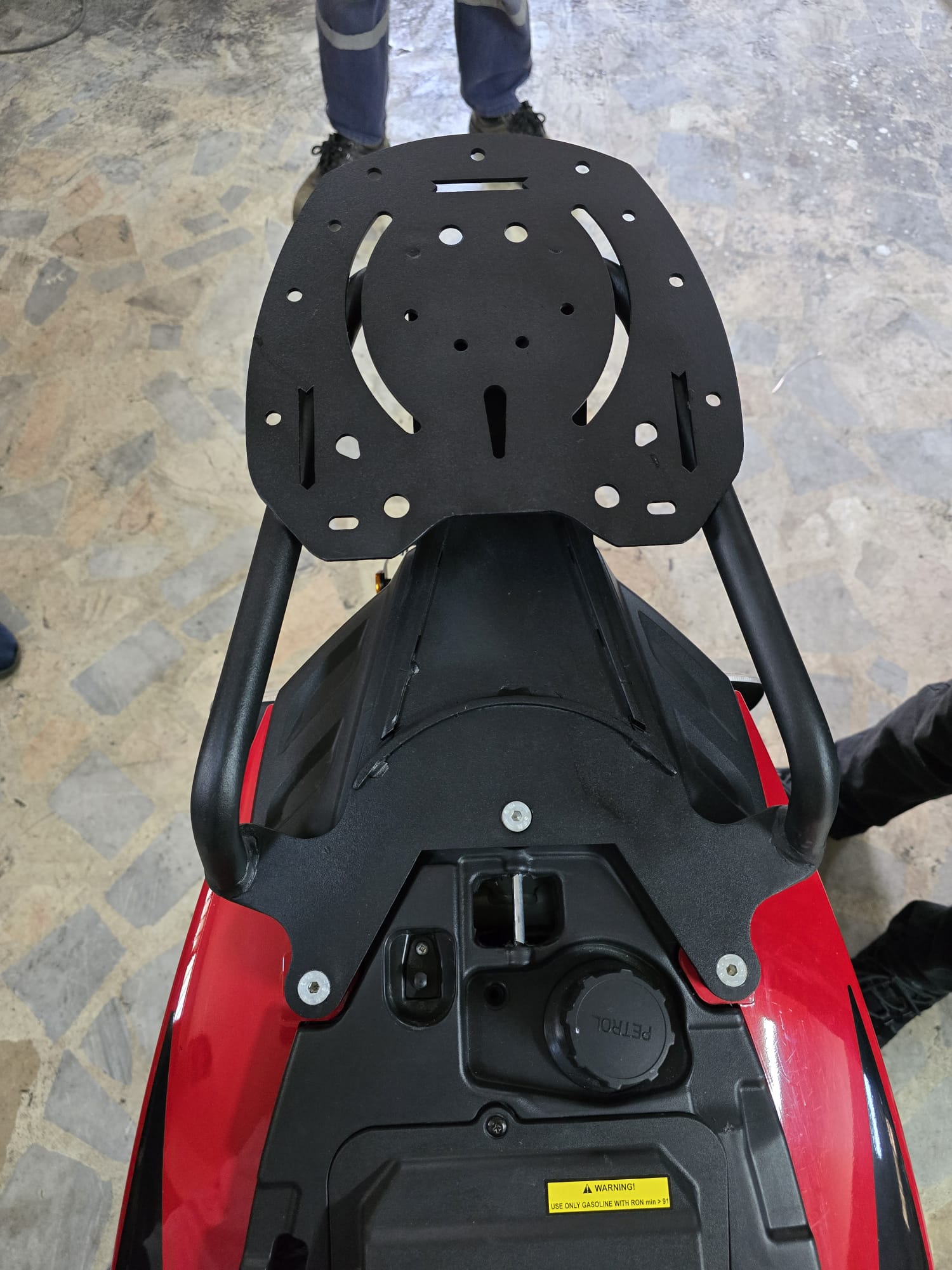 APRİLLA SR 125 ÇANTA TAŞIMA DEMİRİ