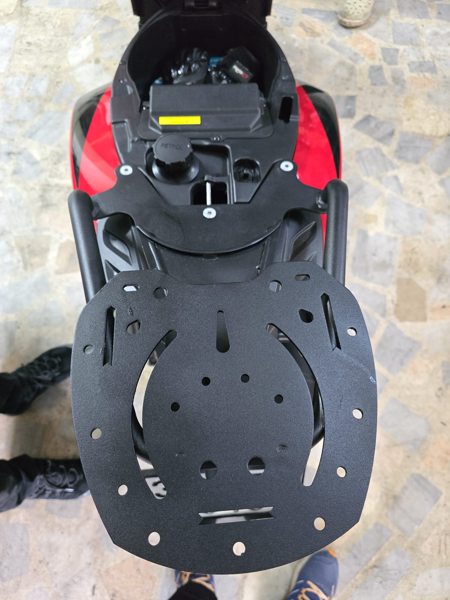 APRİLLA SR 125 ÇANTA TAŞIMA DEMİRİ