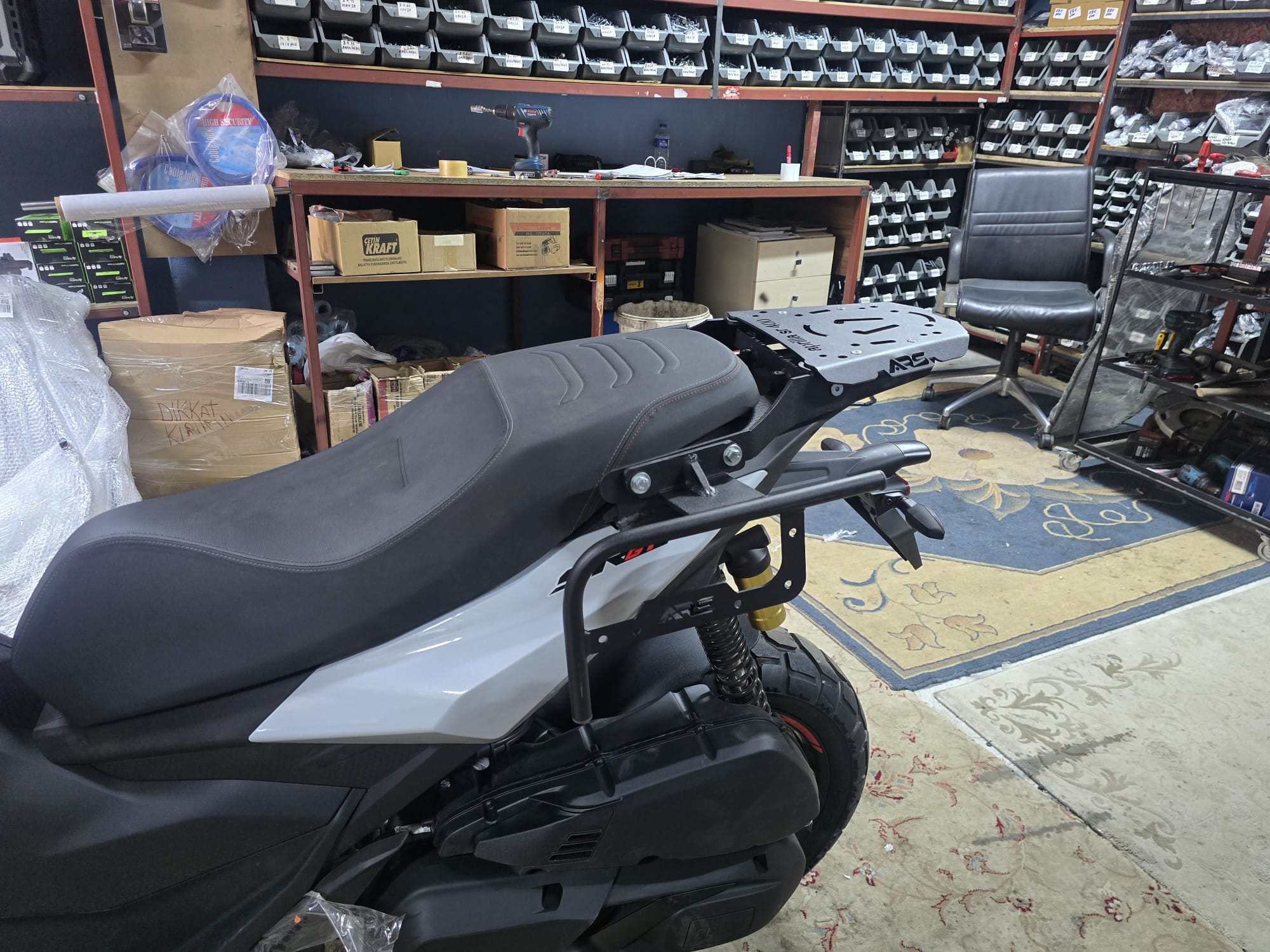 APRİLİA SR 400 YAN ÇANTA TAŞIMA DEMİRİ