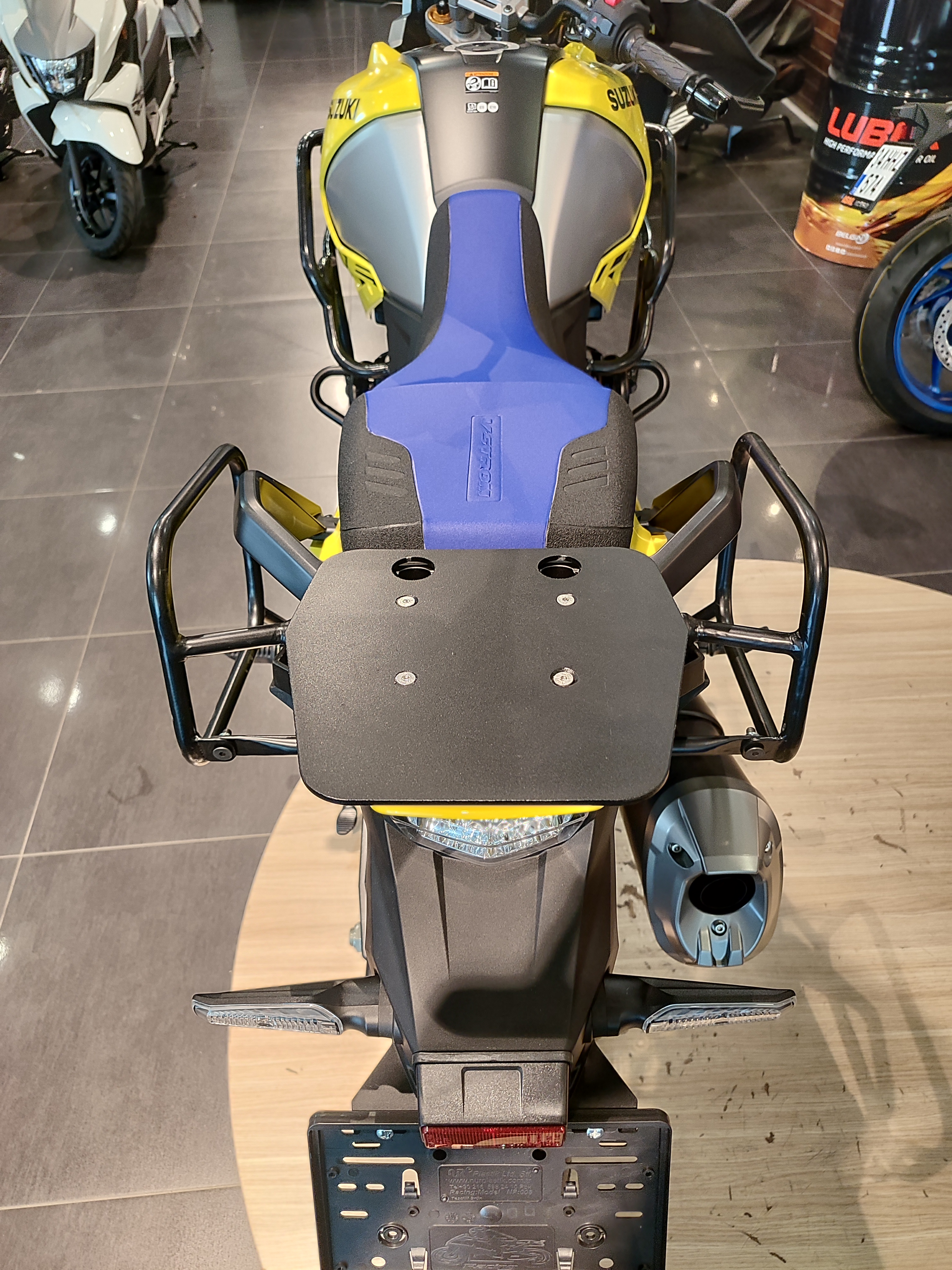suzuki de 800 arka çanta demiri