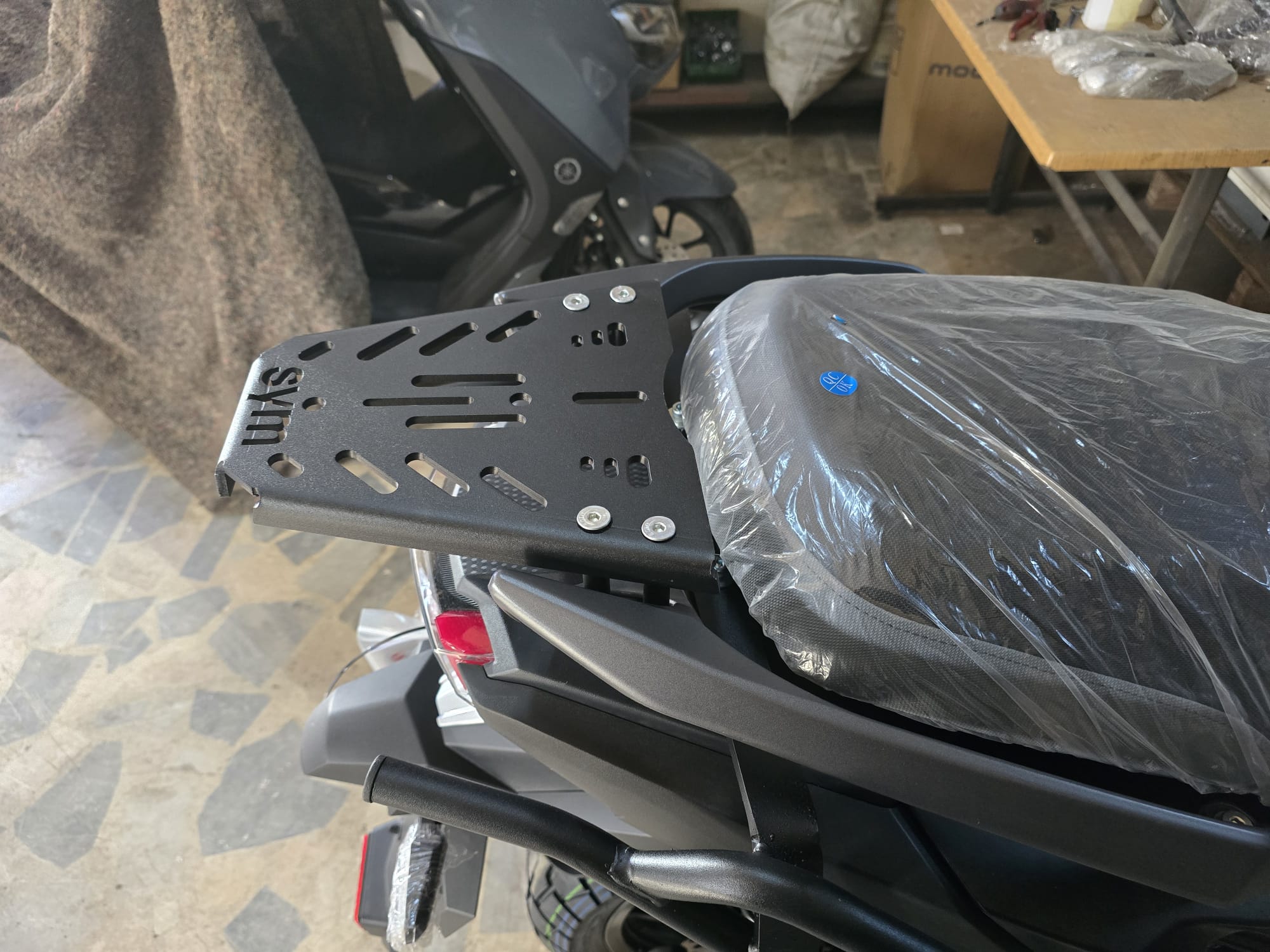 SYM ADX 250 ARKA ÇANTA TAŞIMA DEMİRİ
