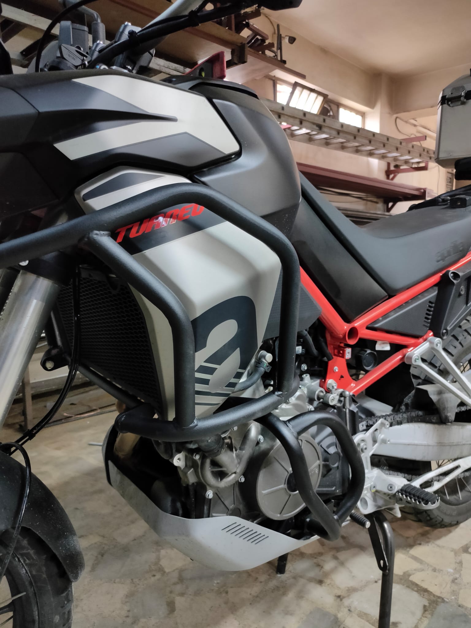 APRİLLA TUAREG 660 ÜST KORUMA DEMİRİ